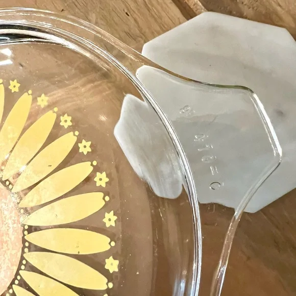 Vintage 1969 Sunflower Daisy Pyrex glass lid in excellent condition. - Picture 4 of 4